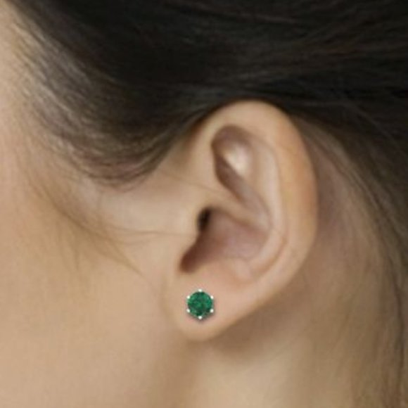 Swarovski Jewelry - 3/$35 💗 Swarovski 2 ctw Emerald Stud Earrings